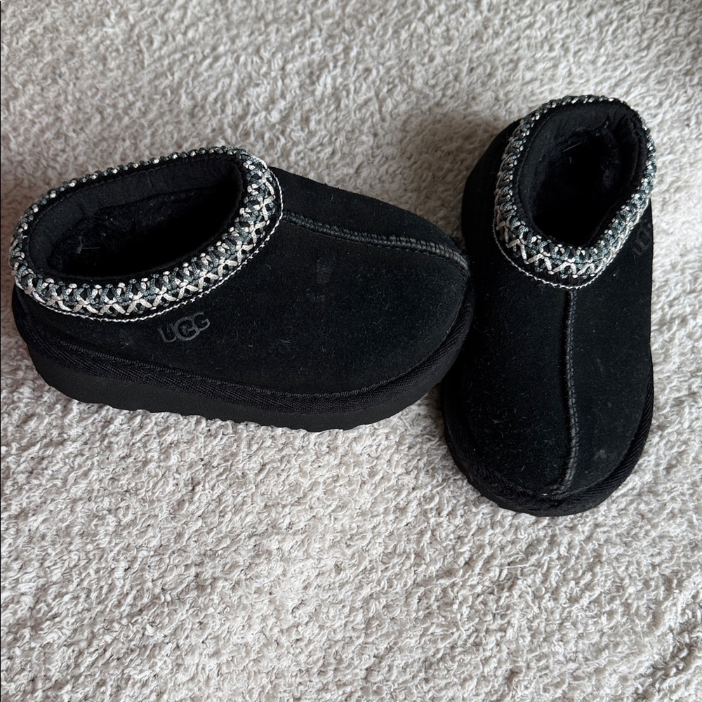 UGG Tasman Baby, Toddler Kids Black Slippers with Patterned Trim